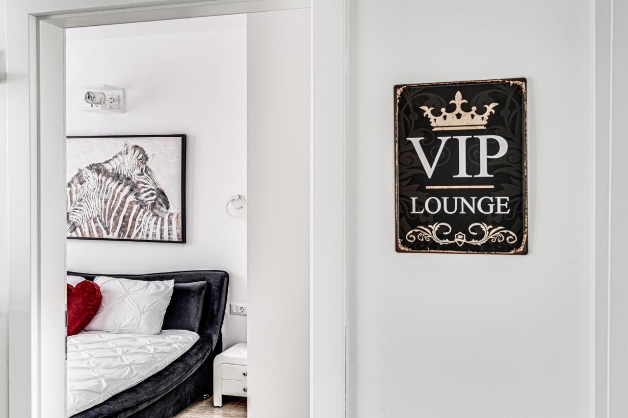 Апартаменты Ari Cinema Apartament With 2M Videoproiector Арад Экстерьер фото
