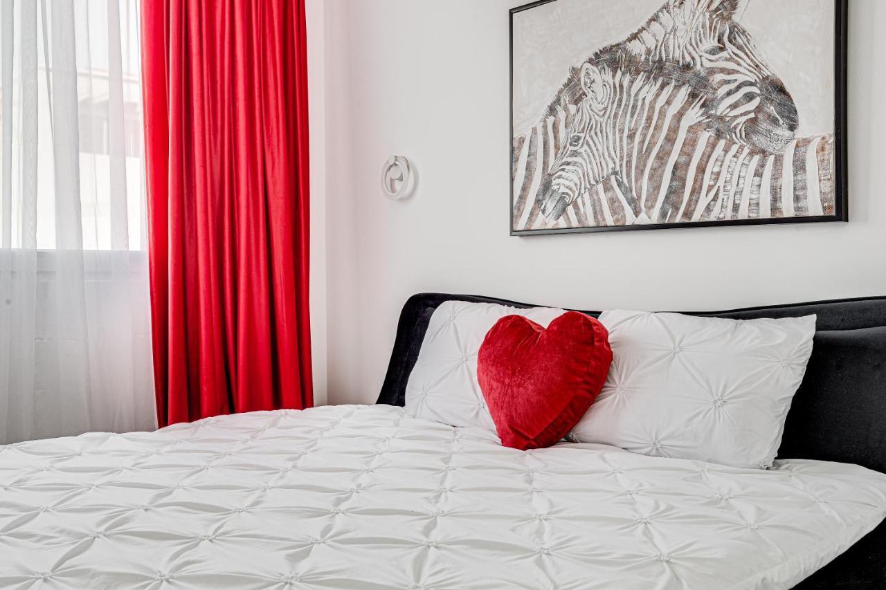 Апартаменты Ari Cinema Apartament With 2M Videoproiector Арад Экстерьер фото