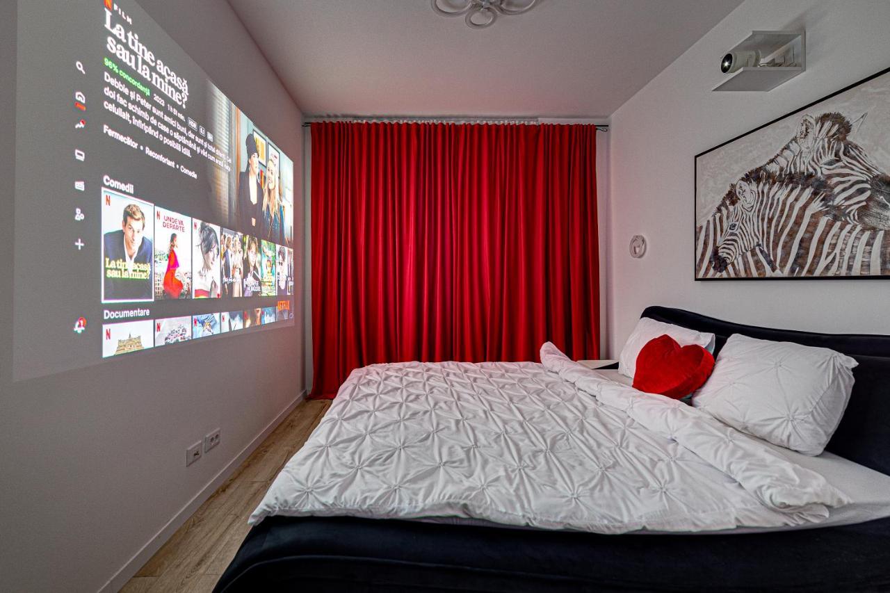 Апартаменты Ari Cinema Apartament With 2M Videoproiector Арад Экстерьер фото